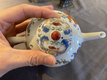 Th&eacute;i&egrave;re couverte en porcelaine de Chine famille rose &agrave; d&eacute;cor 'Pompadour', Qianlong