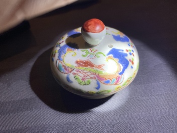 Th&eacute;i&egrave;re couverte en porcelaine de Chine famille rose &agrave; d&eacute;cor 'Pompadour', Qianlong