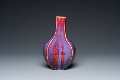 Vase de forme quadrilobe en porcelaine de Chine &agrave; &eacute;mail flamb&eacute;, Qianlong