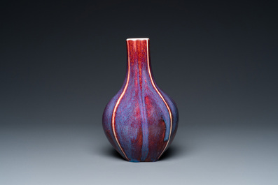 Vase de forme quadrilobe en porcelaine de Chine &agrave; &eacute;mail flamb&eacute;, Qianlong