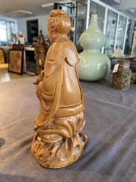 Guanyin en bois sculpt&eacute; et Liu Hai en pierre &agrave; savon, Chine, Qing