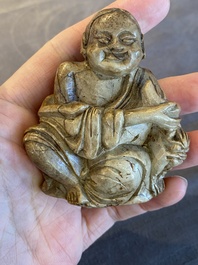 Guanyin en bois sculpt&eacute; et Liu Hai en pierre &agrave; savon, Chine, Qing