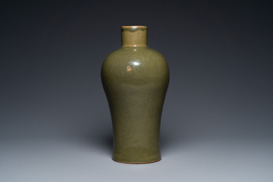A Chinese monochrome teadust-glazed 'meiping' vase, Qianlong mark, 19/20th C.