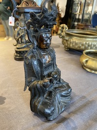 Bouddha de M&eacute;decine ou Bhaishajyaguru en bronze dor&eacute; et laqu&eacute;, Sino-Tibet, Ming