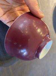 Een Chinese monochrome kom met robijnrood glazuur, Guangxu merk en periode