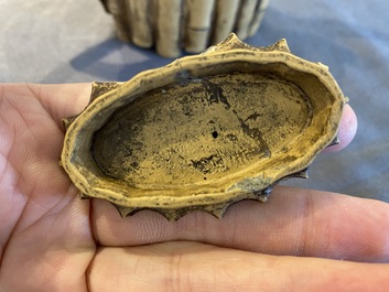 Th&eacute;i&egrave;re couverte simulant du bambou en gr&egrave;s de Yixing, marque de Yang Fengnian 楊鳳年, 20&egrave;me