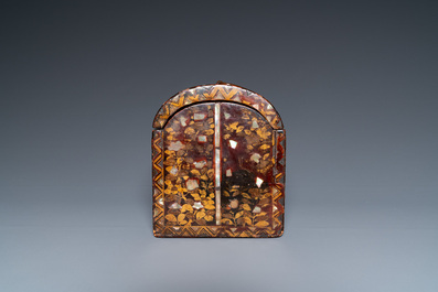 Coffret de type 'Namban' en bois incrust&eacute; d'&eacute;caille de tortue et de nacre, Japon, Momoyama ou Edo, 16/17&egrave;me