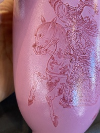 Een Chinese vaas met roze decor van Zhao Zilong op roze fondkleur, Qianlong merk, 19e eeuw