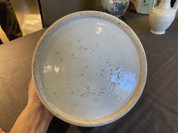 A Chinese blue and white brush pot with a refined landscape, 19th C.
