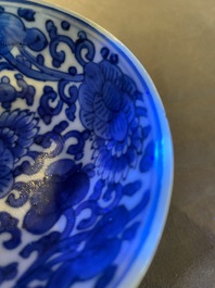 Een paar Chinese blauw-witte stem cups met floraal decor, Kangxi