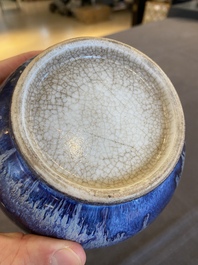 Vase de forme bouteille en porcelaine de Chine &agrave; &eacute;mail flamb&eacute;, 19&egrave;me