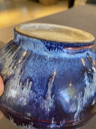 Vase de forme bouteille en porcelaine de Chine &agrave; &eacute;mail flamb&eacute;, 19&egrave;me