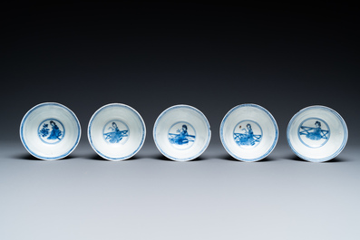 Zes Chinese blauw-witte schotels en vijf koppen, Qi Yu Tang Zhi 奇玉堂製 merk, Kangxi