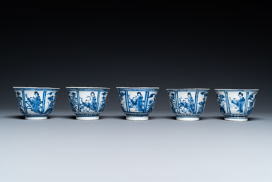 Zes Chinese blauw-witte schotels en vijf koppen, Qi Yu Tang Zhi 奇玉堂製 merk, Kangxi