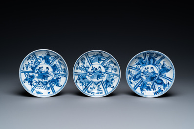 Zes Chinese blauw-witte schotels en vijf koppen, Qi Yu Tang Zhi 奇玉堂製 merk, Kangxi