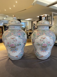 A pair of fine Chinese famille rose vases and covers, Qianlong mark, 19th C.