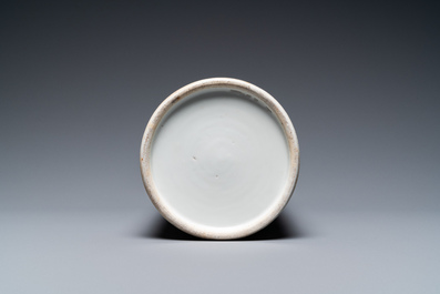Plateau en porcelaine de Chine famille rose et porte-chapeau en qianjiang cai, 19/20&egrave;me