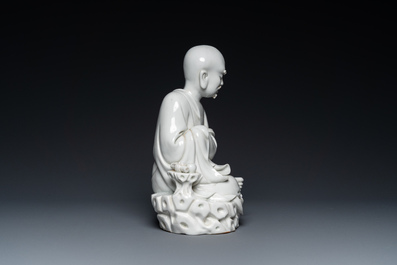 Een Chinese Dehua blanc de Chine figuur van Damo, zegelmerk, Qing