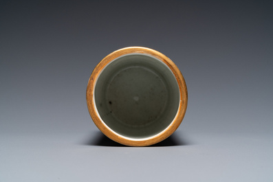 Pot &agrave; pinceaux en porcelaine de Chine famille rose, marque et &eacute;poque de Xianfeng