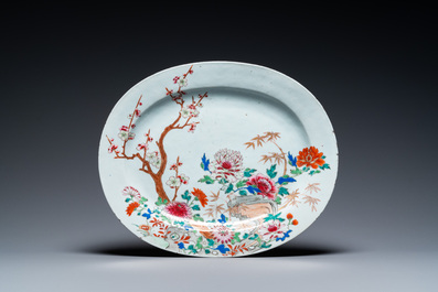 Een Chinese famille rose dekselterrine op onderschotel, Qianlong