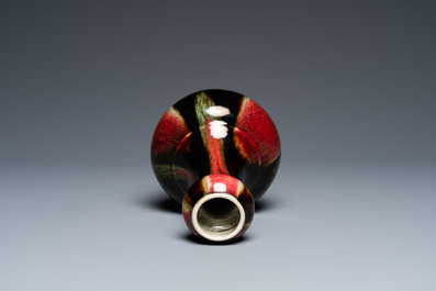 A Chinese flamb&eacute;-glazed garlic head vase, 19th C.