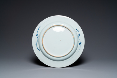 Drie Chinese blauw-witte en famille rose schotels, een theepot, een kom en een zhadou, 18/19e eeuw