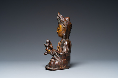 Guanyin &agrave; l'enfant en bronze dor&eacute;, Chine, Ming