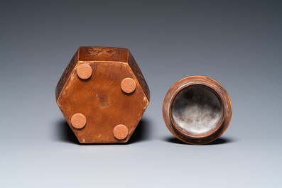A Chinese Yixing stoneware tea caddy and teapot, 19/20th C.