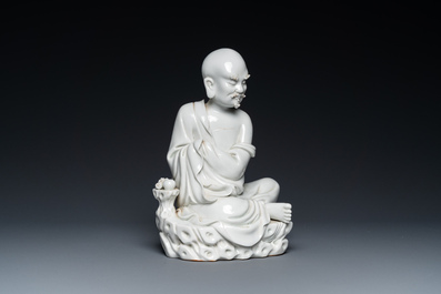 Een Chinese Dehua blanc de Chine figuur van Damo, zegelmerk, Qing