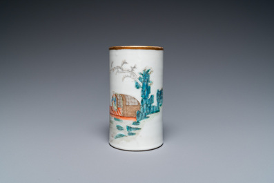 Pot &agrave; pinceaux en porcelaine de Chine famille rose, marque et &eacute;poque de Xianfeng