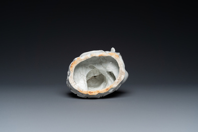 Een Chinese Dehua blanc de Chine figuur van Damo, zegelmerk, Qing