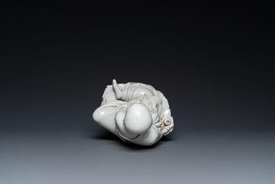 Een Chinese Dehua blanc de Chine figuur van Damo, zegelmerk, Qing