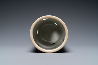 Plateau en porcelaine de Chine famille rose et porte-chapeau en qianjiang cai, 19/20&egrave;me