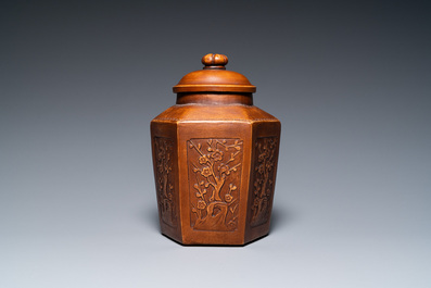 A Chinese Yixing stoneware tea caddy and teapot, 19/20th C.