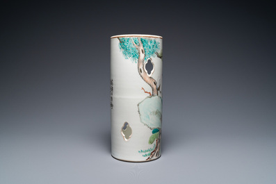 Plateau en porcelaine de Chine famille rose et porte-chapeau en qianjiang cai, 19/20&egrave;me