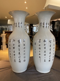 Paire de vases en porcelaine de Chine famille rose &agrave; sujet mythologique, sign&eacute;s Han Zhengtai 韓正泰, 19/20&egrave;me