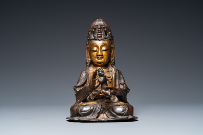 Guanyin &agrave; l'enfant en bronze dor&eacute;, Chine, Ming