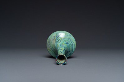 Vase de forme bouteille en porcelaine de Chine polychrome, Qianlong