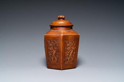 A Chinese Yixing stoneware tea caddy and teapot, 19/20th C.