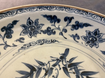 A Vietnamese or Annamese blue and white 'bird' dish, 15/16th C.
