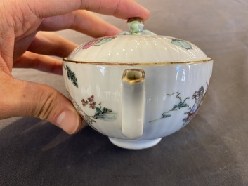 Een Chinese famille rose 'olifant' theepot met deksel, Tongzhi merk en periode