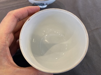 Een Chinese famille rose dekselkom met figuratief decor, Xianfeng merk en periode