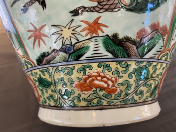 Un vase en porcelaine de Chine famille verte et un en famille rose sur fond c&eacute;ladon mont&eacute; en lampe, 19&egrave;me