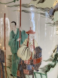 Een grote Chinese famille verte rouleau vaas, 20e eeuw