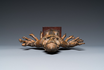 Sculpture d'une divinit&eacute; bouddhiste en bronze dor&eacute;, Tha&iuml;lande ou Cambodge, 18/19&egrave;me