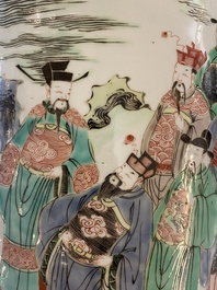 Een grote Chinese famille verte rouleau vaas, 20e eeuw