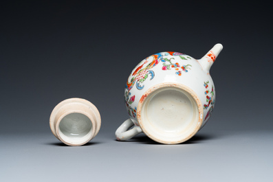 Th&eacute;i&egrave;re couverte en porcelaine de Chine famille rose &agrave; d&eacute;cor 'Pompadour', Qianlong