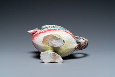 A Chinese famille rose rooster-shaped ewer, Qianlong