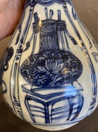 A Chinese blue and white kraak porcelain bottle vase, Wanli