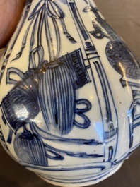 A Chinese blue and white kraak porcelain bottle vase, Wanli